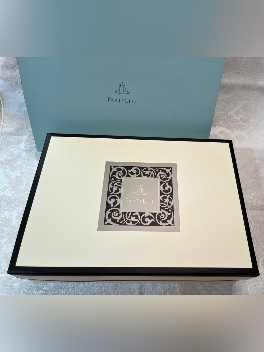 💕 $5 for $25 💕 PartyLite Decorative Gift Box - Cream & Black